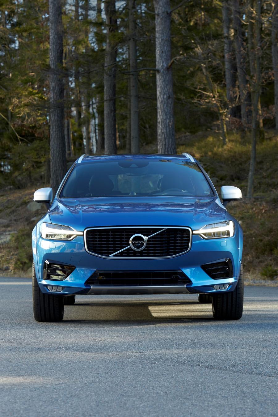  Volvo XC60 T6 R-Design 2017 года  (WW) (фото 1 из 16)
